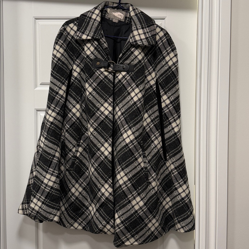 Forever 21 Black and Cream Plaid Outerwear